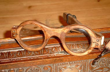 Holzbrille